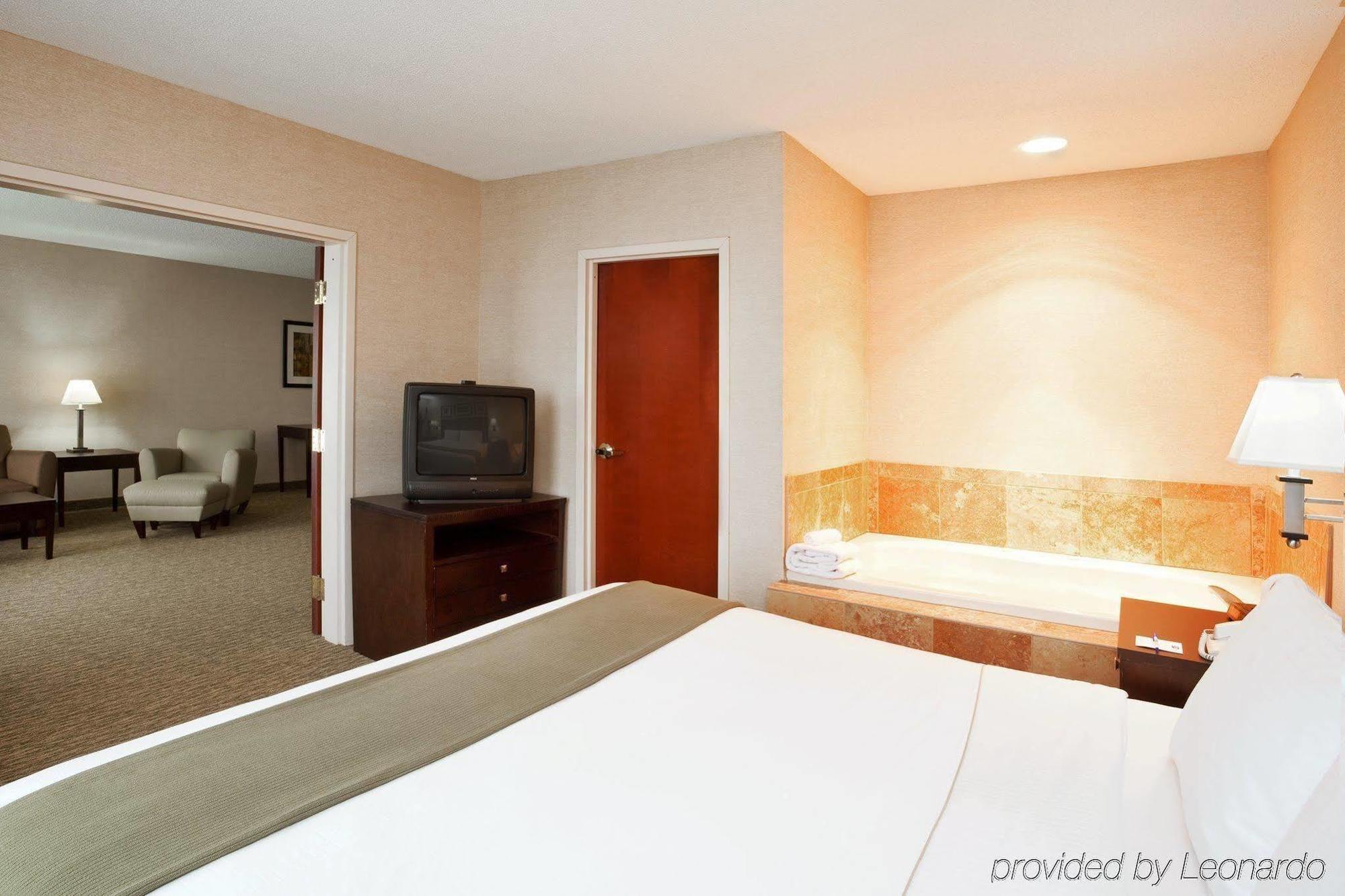 Holiday Inn Express Hotel & Suites Cleveland-Streetsboro By Ihg Esterno foto